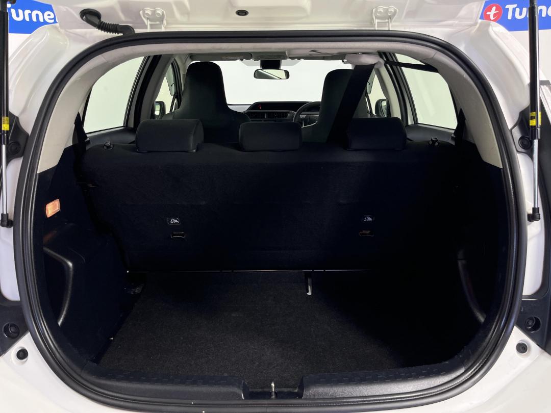 Photo '14' of Toyota Aqua Photo '14' of Toyota Aqua