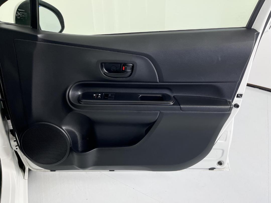 Photo '15' of Toyota Aqua Photo '15' of Toyota Aqua