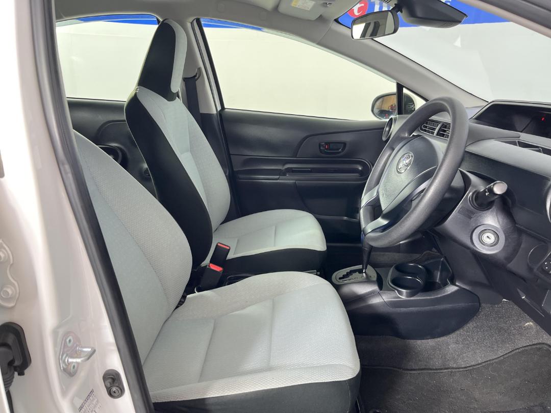 Photo '16' of Toyota Aqua Photo '16' of Toyota Aqua