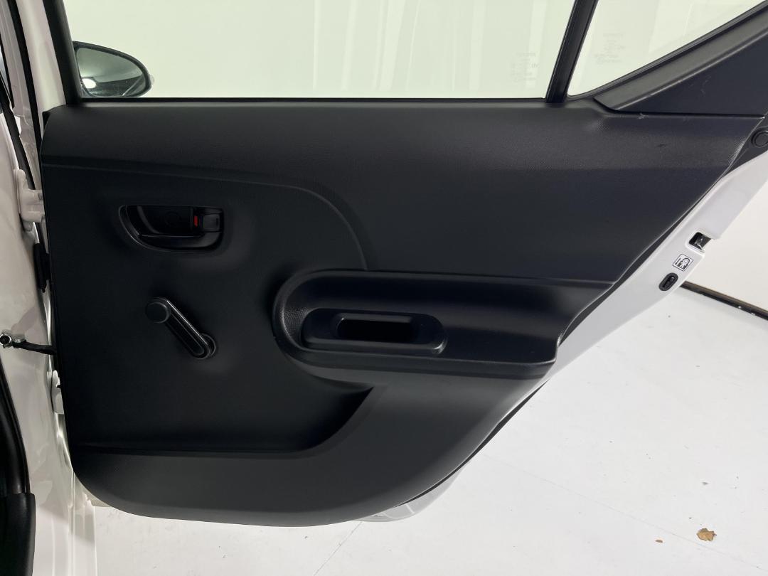 Photo '19' of Toyota Aqua Photo '19' of Toyota Aqua