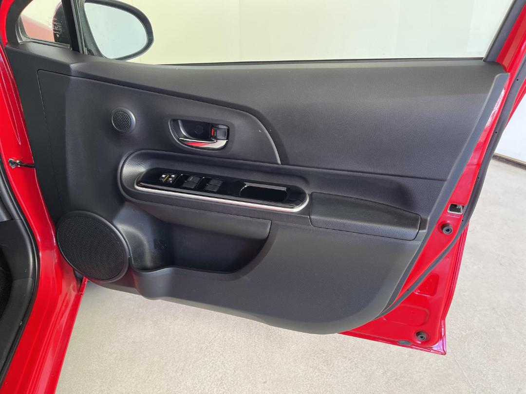 Photo '15' of Toyota Aqua