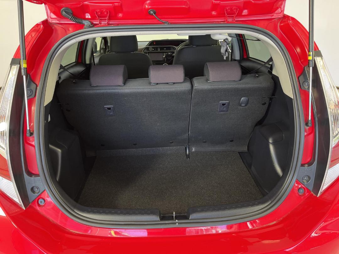 Photo '14' of Toyota Aqua