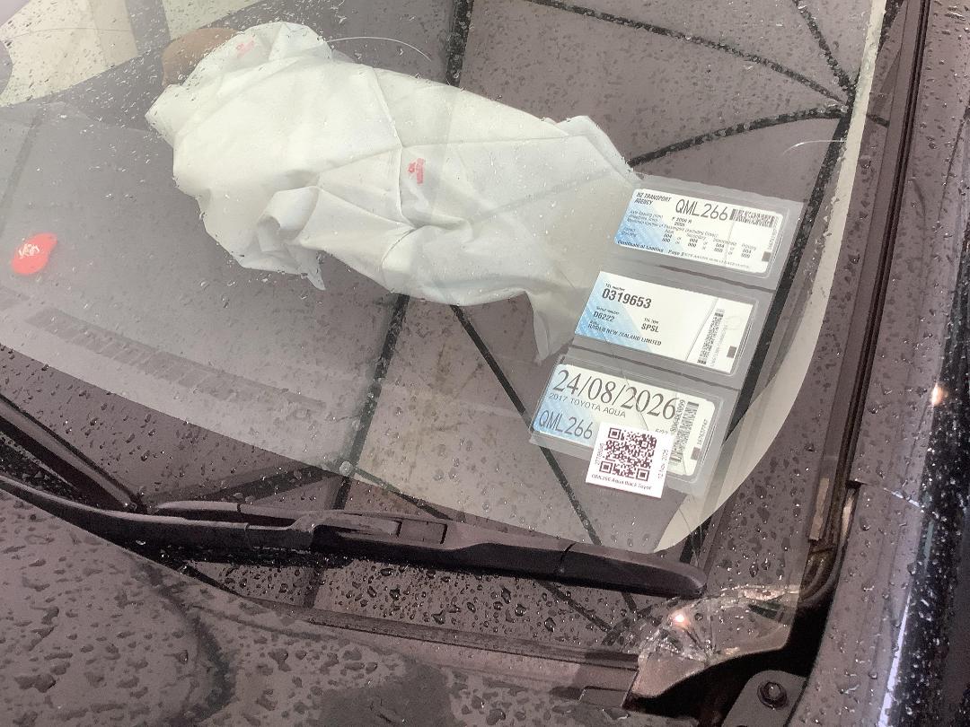 Photo '2' of Toyota Aqua Photo '2' of Toyota Aqua