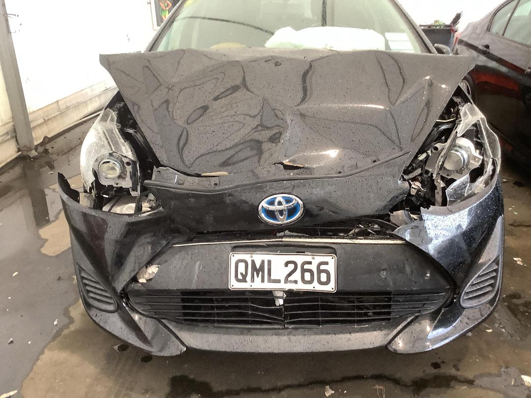 Photo '3' of Toyota Aqua Photo '3' of Toyota Aqua