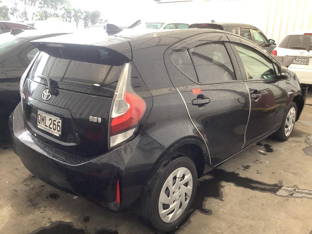 Photo '5' of Toyota Aqua Photo '5' of Toyota Aqua