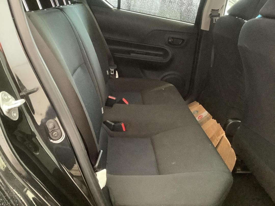 Photo '8' of Toyota Aqua Photo '8' of Toyota Aqua