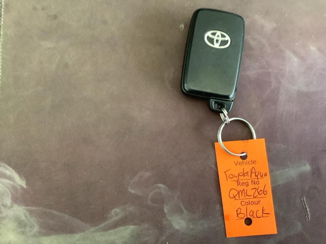 Photo '17' of Toyota Aqua Photo '17' of Toyota Aqua