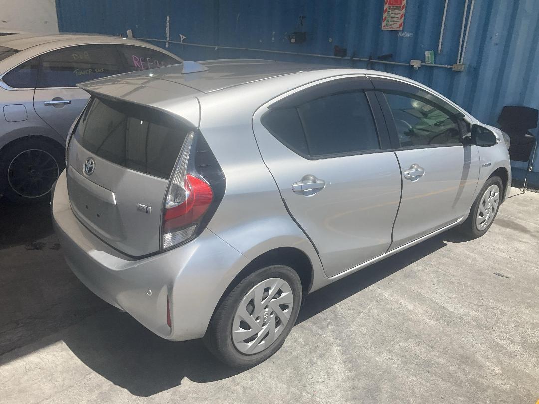 Photo '14' of Toyota Aqua Photo '14' of Toyota Aqua