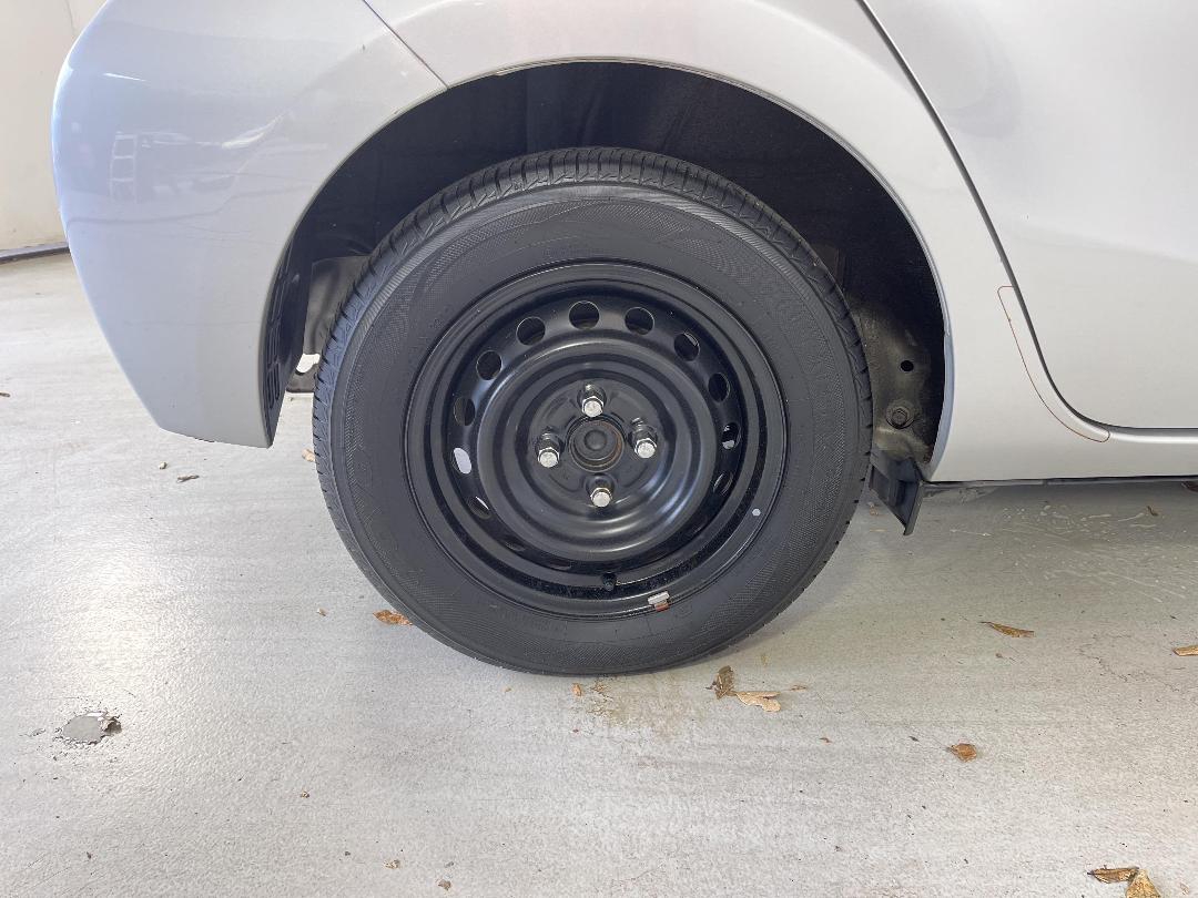 Photo '12' of Toyota Aqua