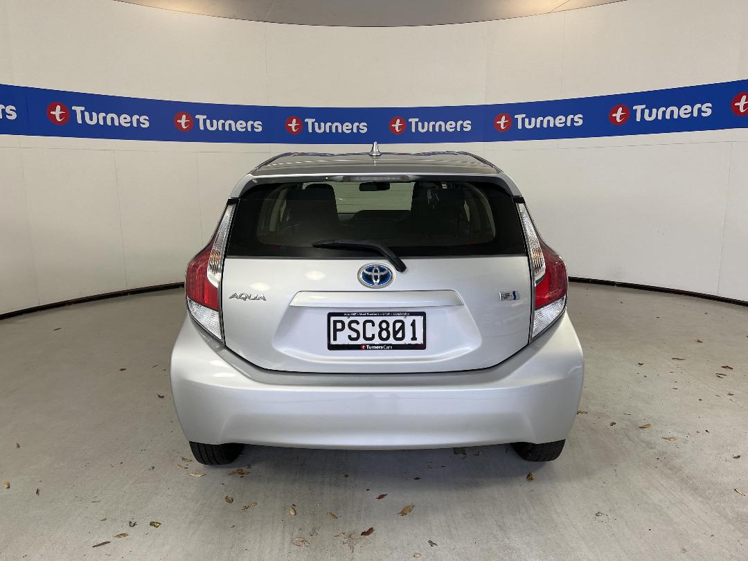 Photo '6' of Toyota Aqua