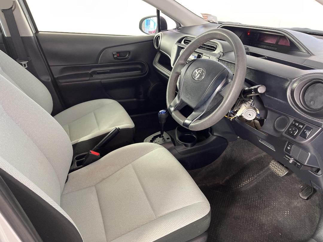 Photo '16' of Toyota Aqua