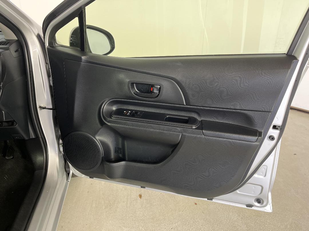 Photo '15' of Toyota Aqua