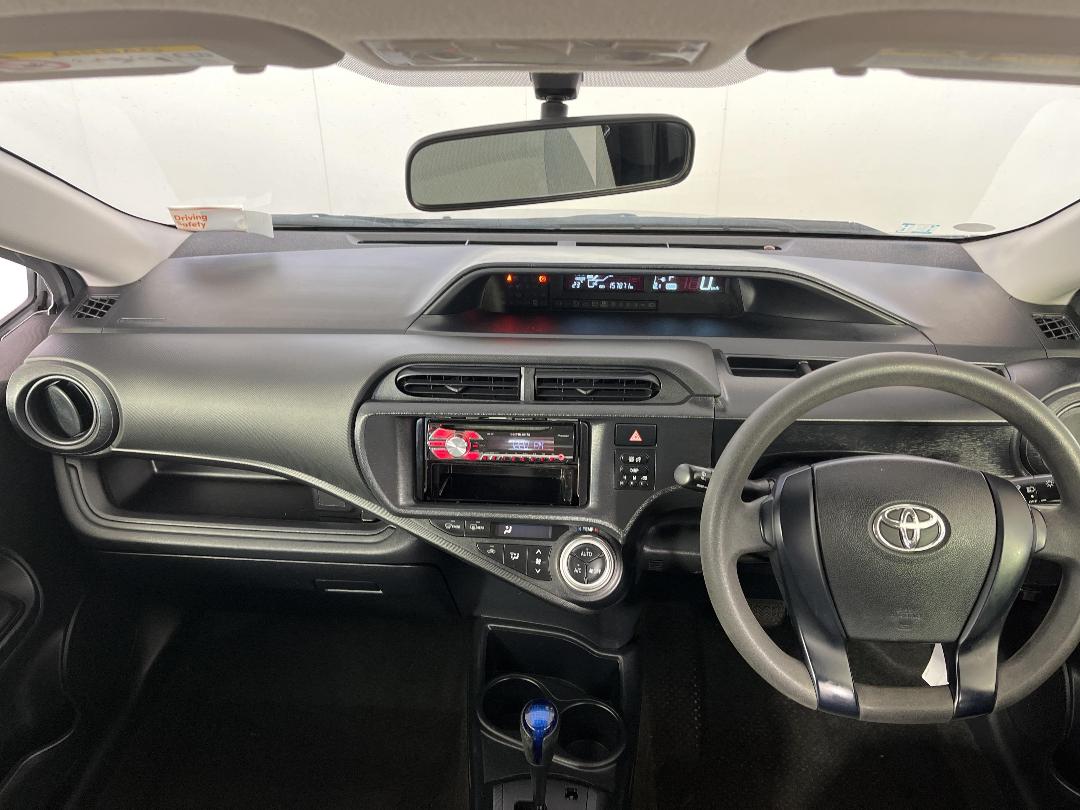 Photo '17' of Toyota Aqua