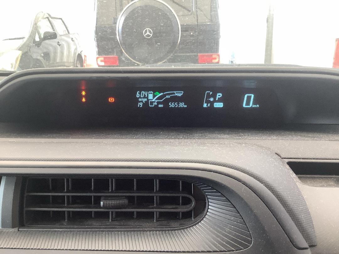 Photo '14' of Toyota Aqua