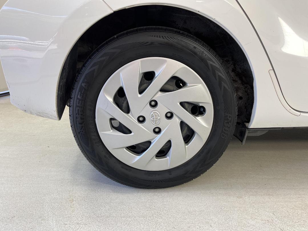 Photo '12' of Toyota Aqua