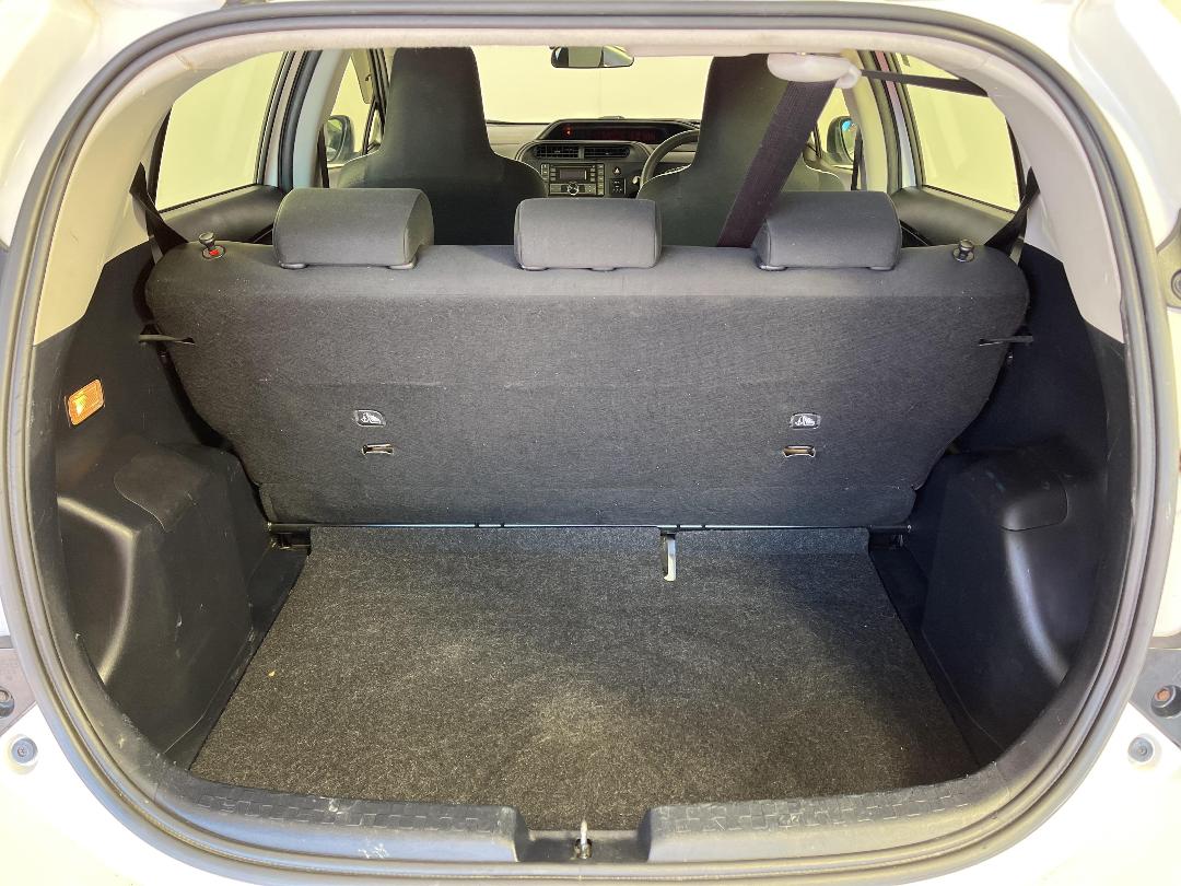 Photo '14' of Toyota Aqua