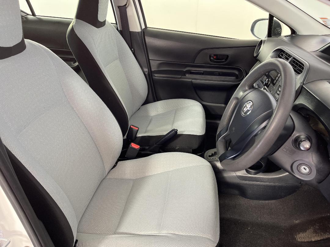 Photo '16' of Toyota Aqua