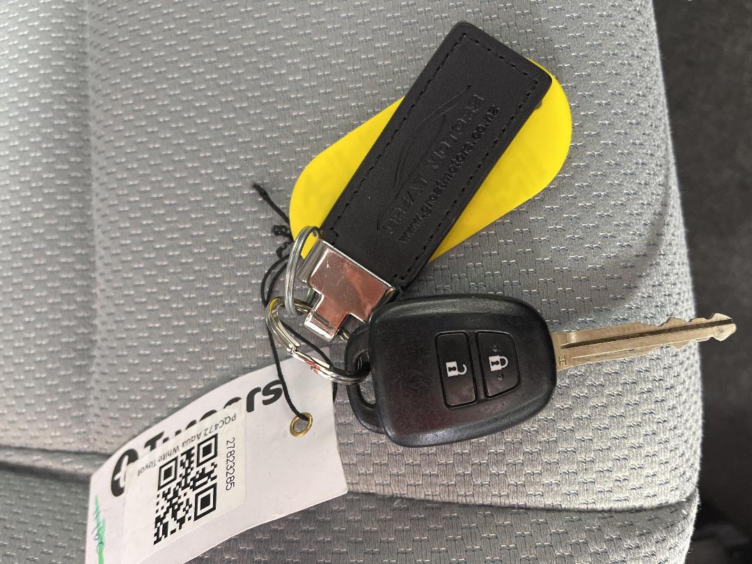 Photo '22' of Toyota Aqua