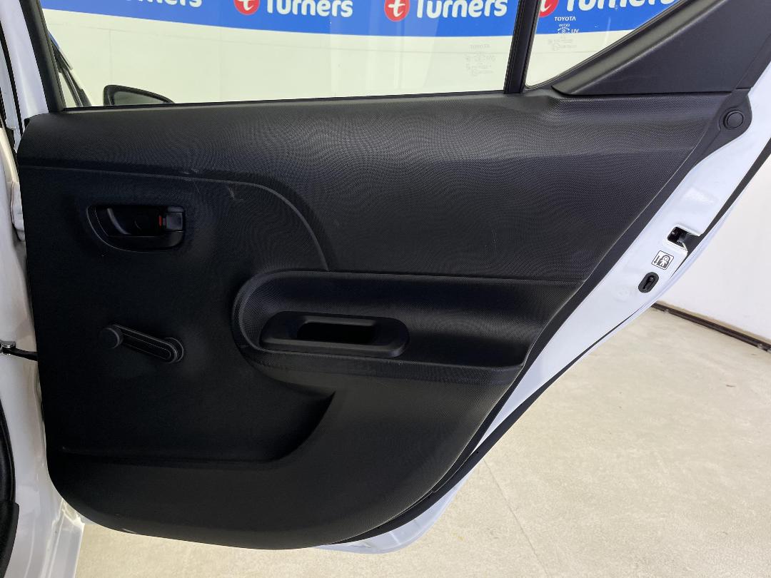 Photo '19' of Toyota Aqua