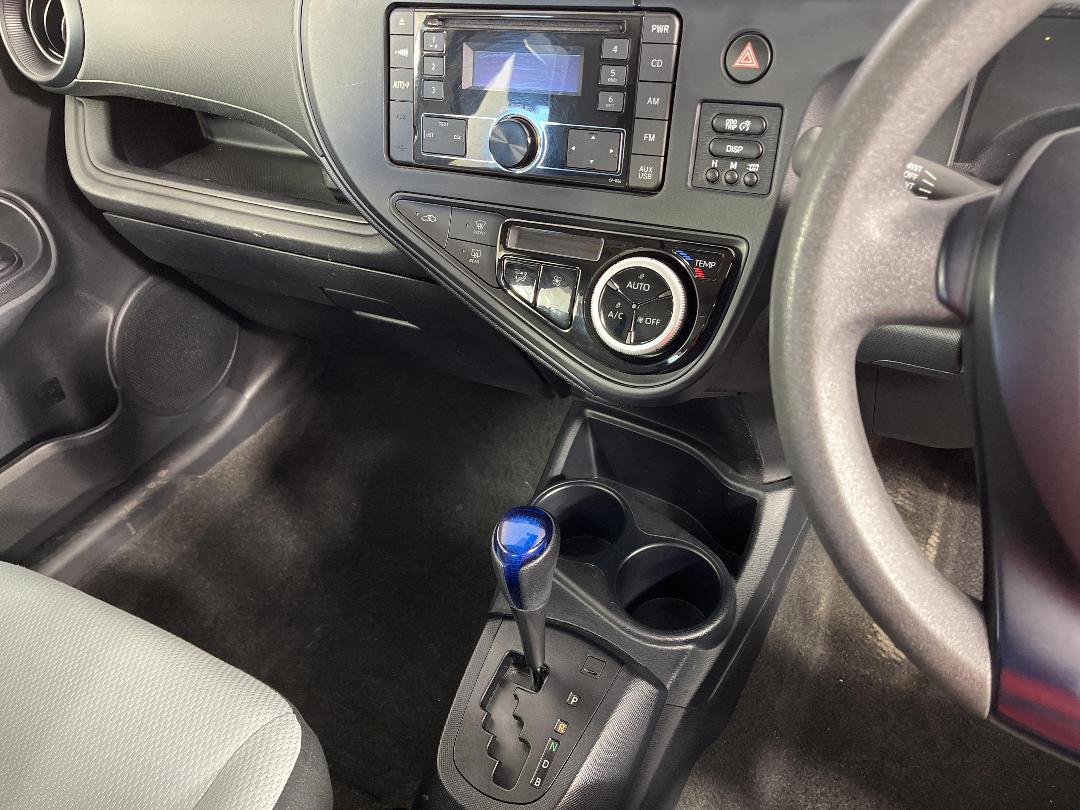 Photo '18' of Toyota Aqua