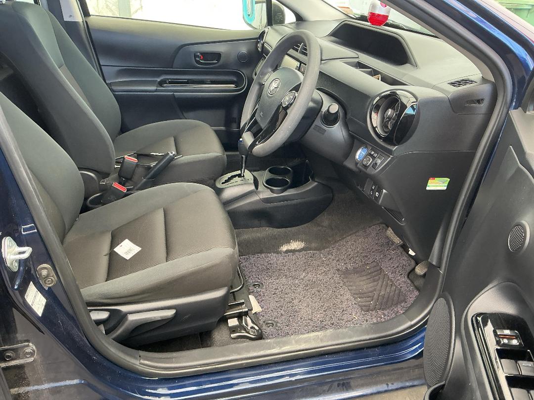 Photo '20' of Toyota Aqua Hybrid Photo '20' of Toyota Aqua Hybrid