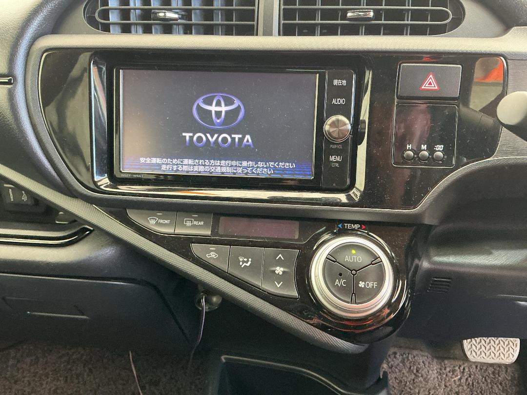 Photo '23' of Toyota Aqua Hybrid Photo '23' of Toyota Aqua Hybrid