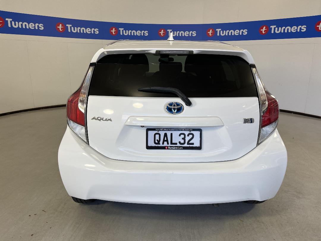 Photo '6' of Toyota Aqua