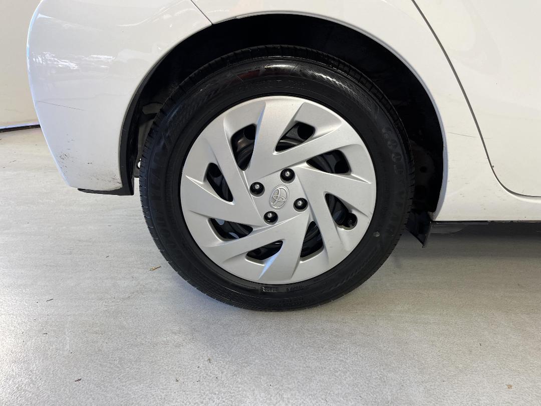 Photo '12' of Toyota Aqua