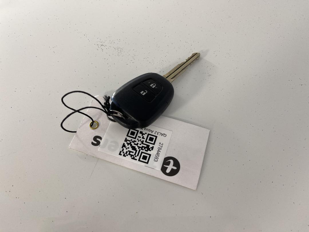 Photo '22' of Toyota Aqua