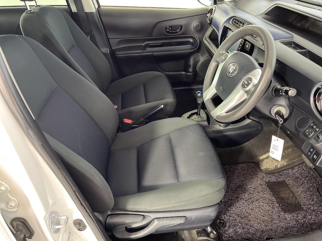 Photo '16' of Toyota Aqua