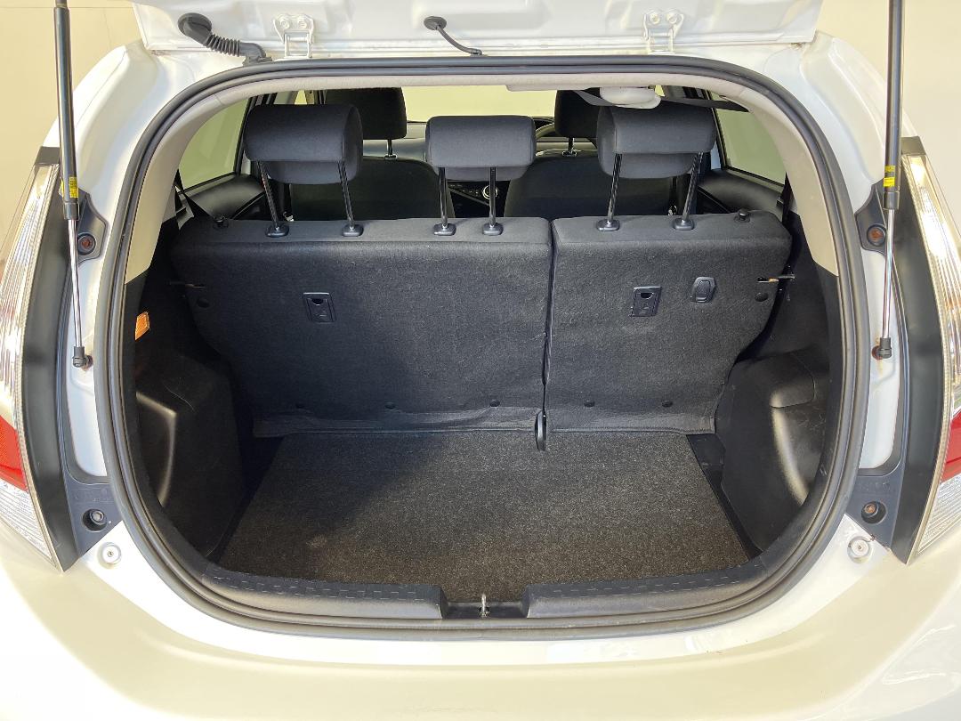 Photo '14' of Toyota Aqua