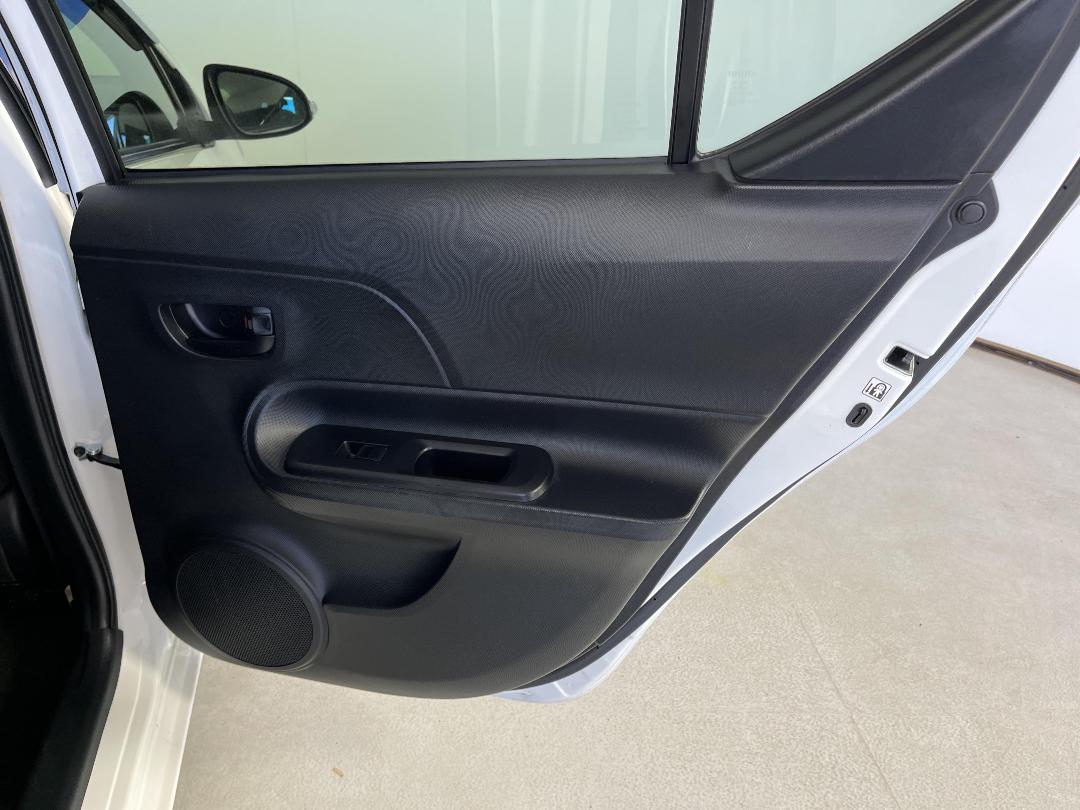 Photo '19' of Toyota Aqua