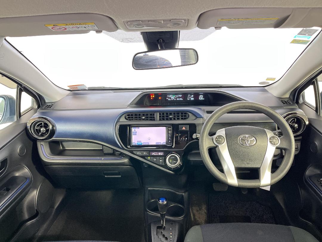 Photo '17' of Toyota Aqua