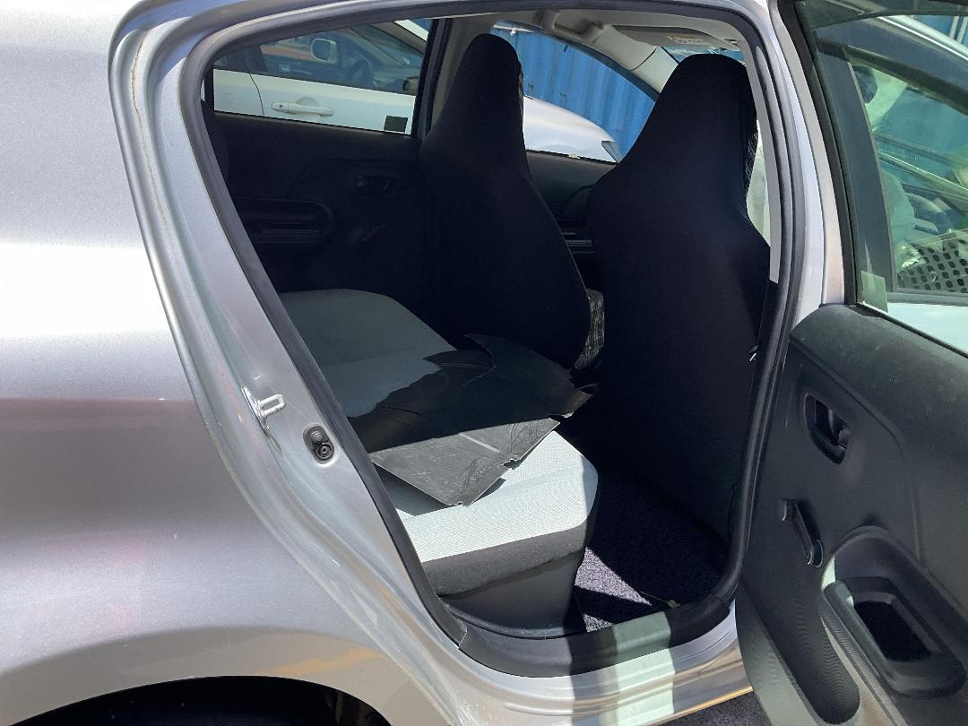 Photo '12' of Toyota Aqua Hybrid Photo '12' of Toyota Aqua Hybrid