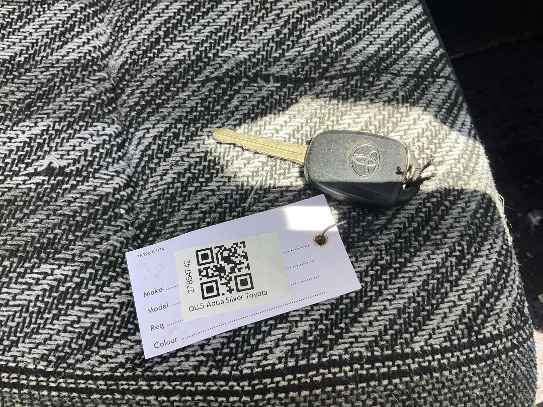 Photo '17' of Toyota Aqua Hybrid Photo '17' of Toyota Aqua Hybrid