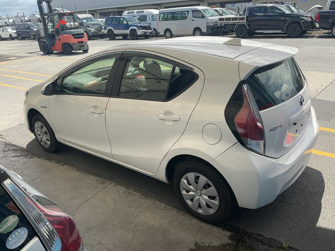 Photo '8' of Toyota Aqua Photo '8' of Toyota Aqua