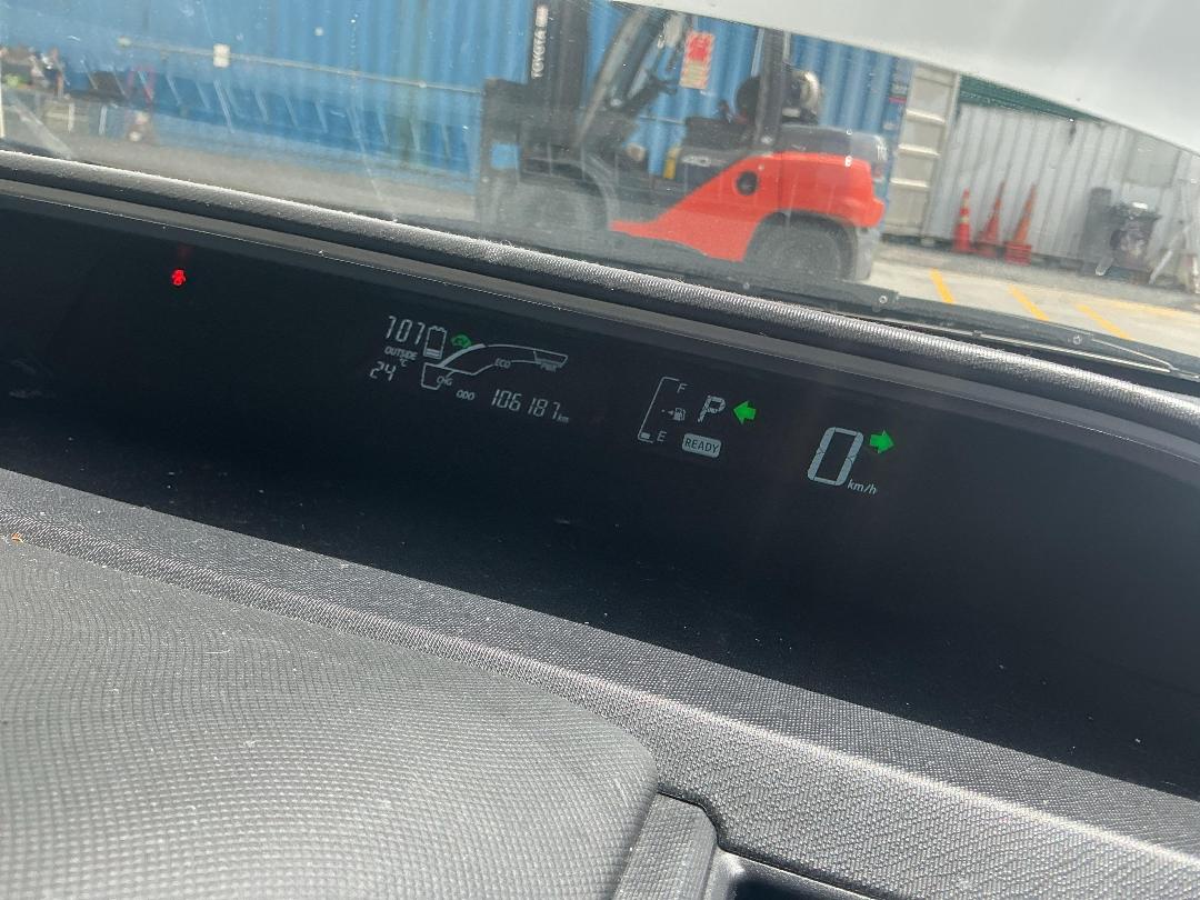 Photo '16' of Toyota Aqua Photo '16' of Toyota Aqua