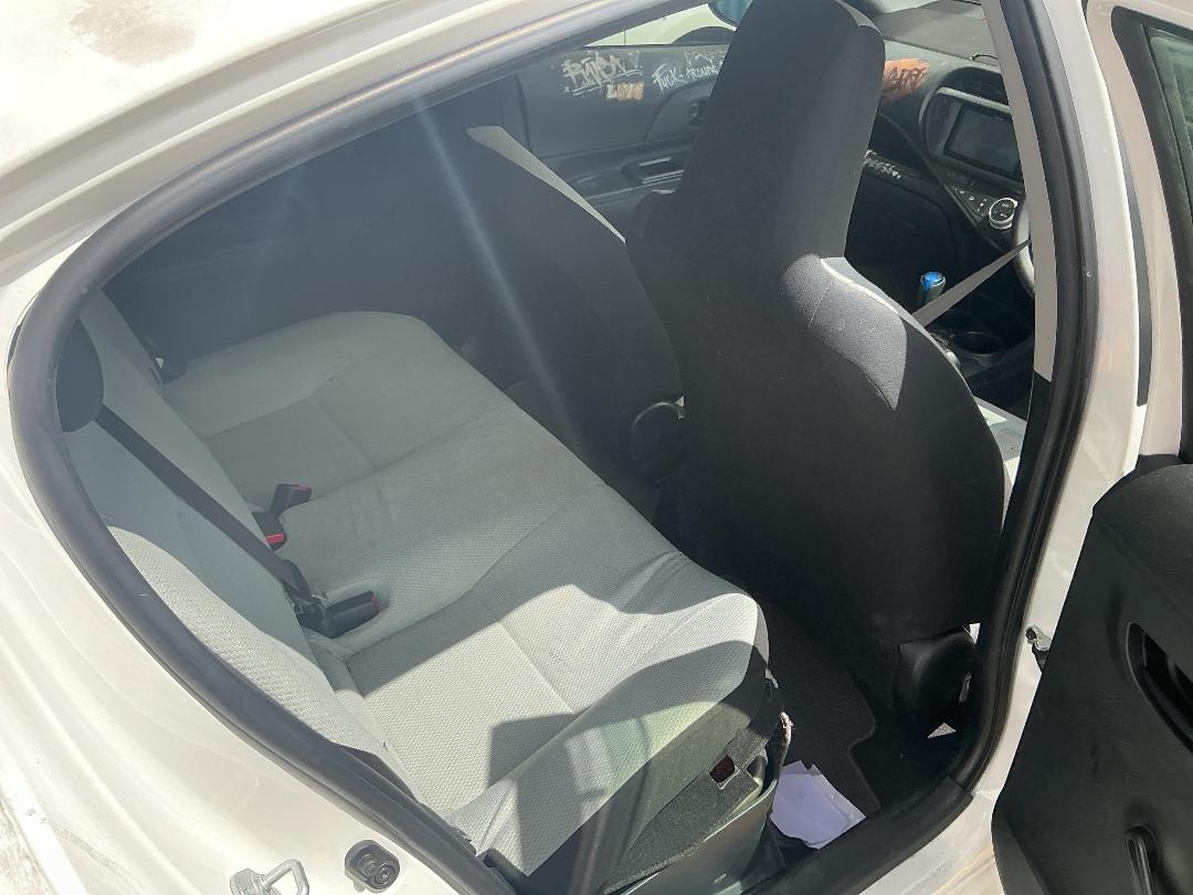 Photo '19' of Toyota Aqua Photo '19' of Toyota Aqua