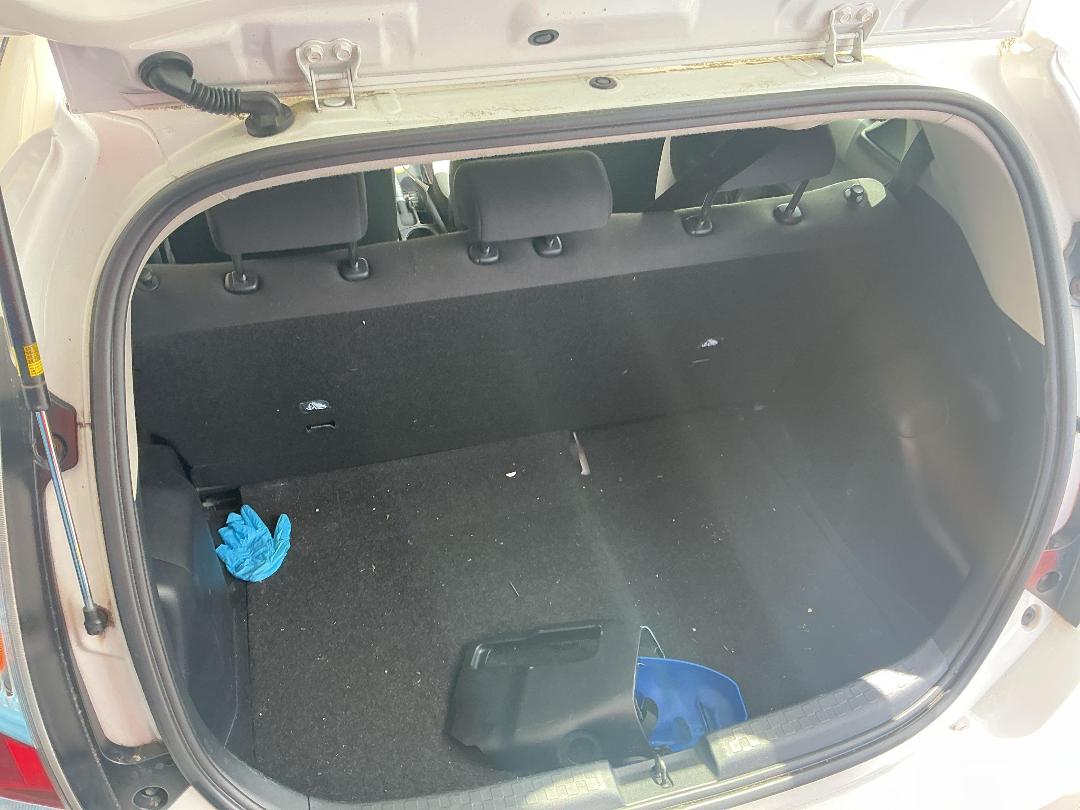 Photo '21' of Toyota Aqua Photo '21' of Toyota Aqua