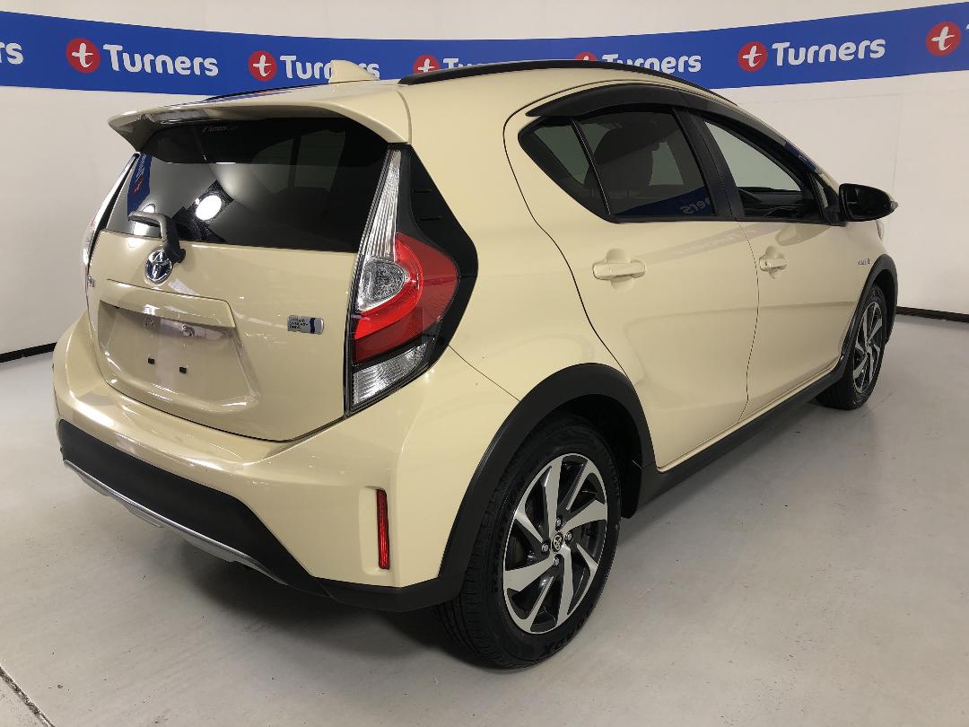 Photo '7' of Toyota Aqua