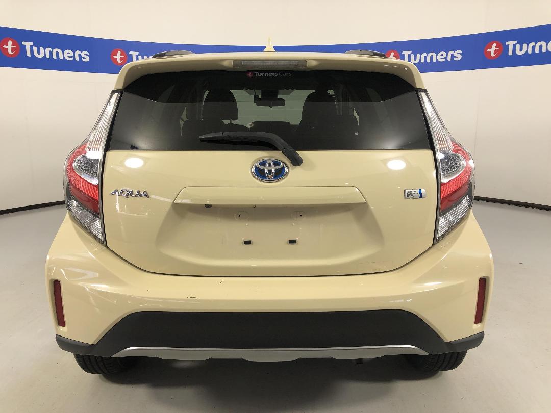 Photo '6' of Toyota Aqua