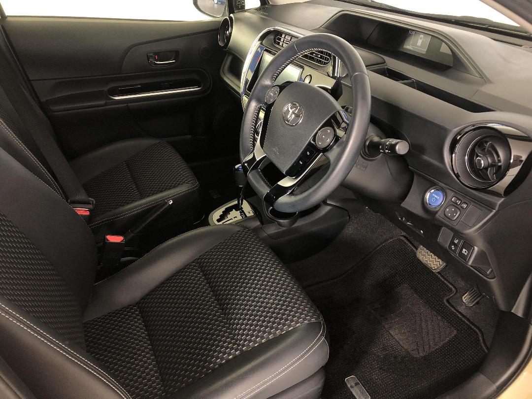 Photo '16' of Toyota Aqua