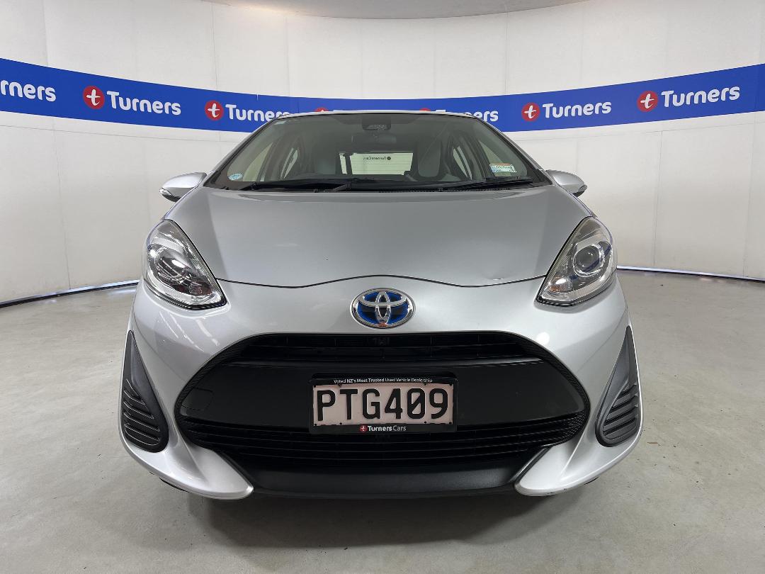 Photo '2' of Toyota Aqua Photo '2' of Toyota Aqua