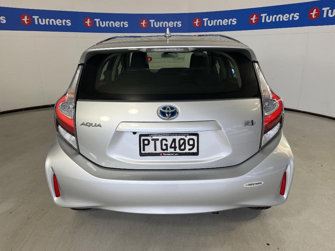 Photo '6' of Toyota Aqua Photo '6' of Toyota Aqua