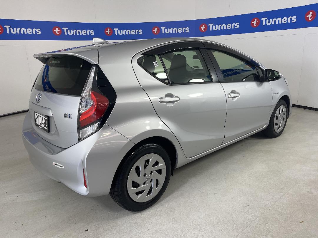 Photo '7' of Toyota Aqua Photo '7' of Toyota Aqua