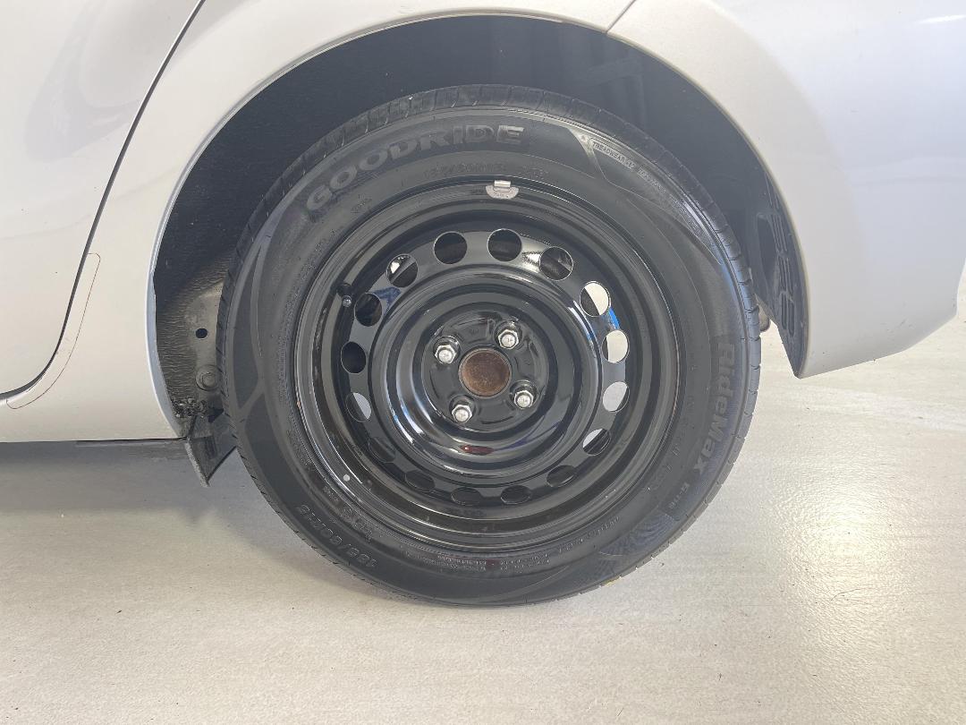 Photo '11' of Toyota Aqua Photo '11' of Toyota Aqua