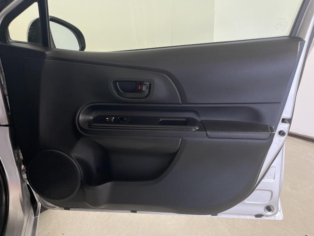 Photo '15' of Toyota Aqua Photo '15' of Toyota Aqua