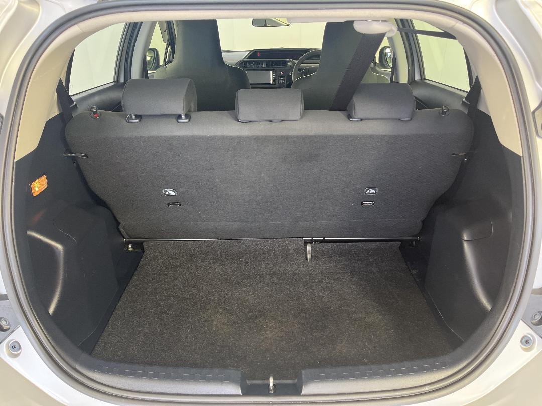 Photo '14' of Toyota Aqua Photo '14' of Toyota Aqua