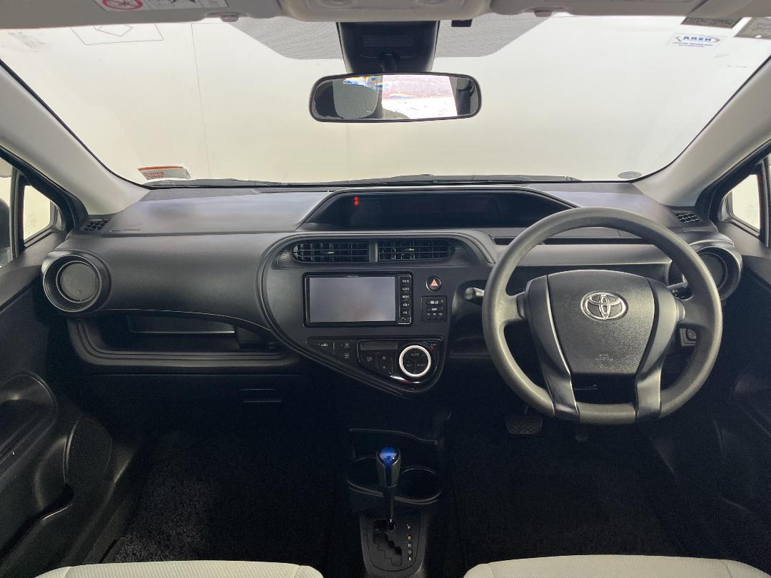 Photo '17' of Toyota Aqua Photo '17' of Toyota Aqua