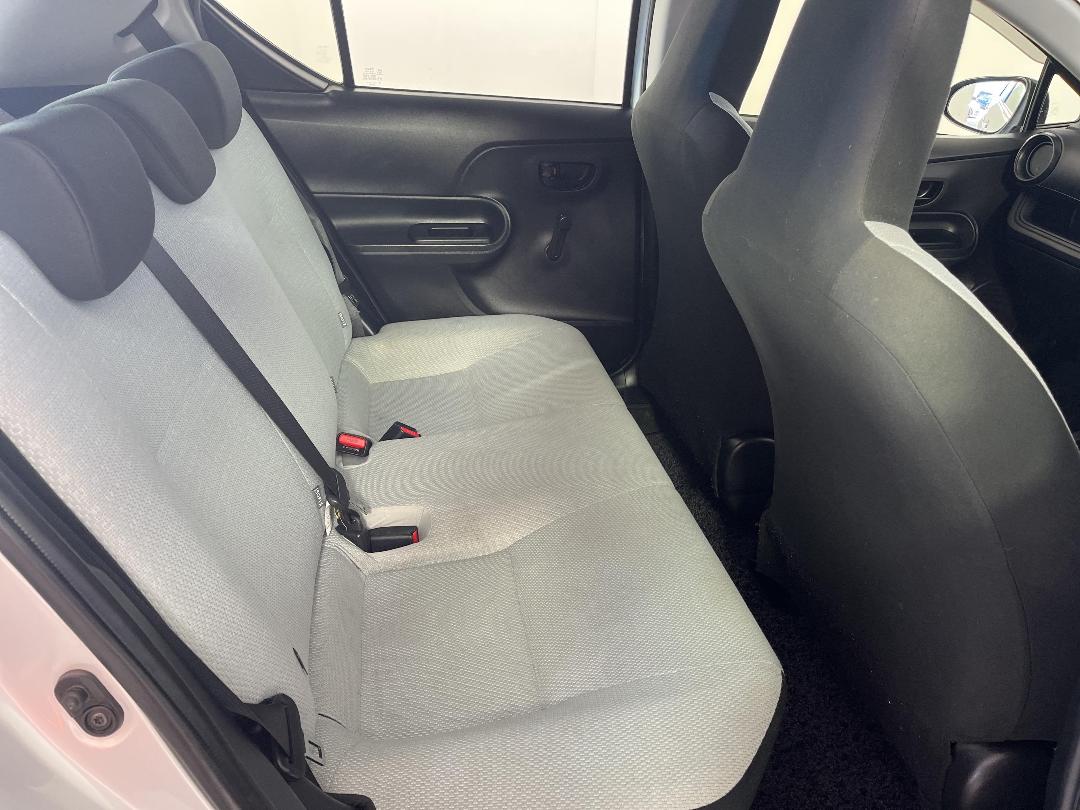 Photo '20' of Toyota Aqua Photo '20' of Toyota Aqua